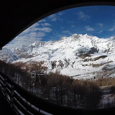 Cervinia In Out - Grande Ourse * 布勒伊-切尔维尼亚